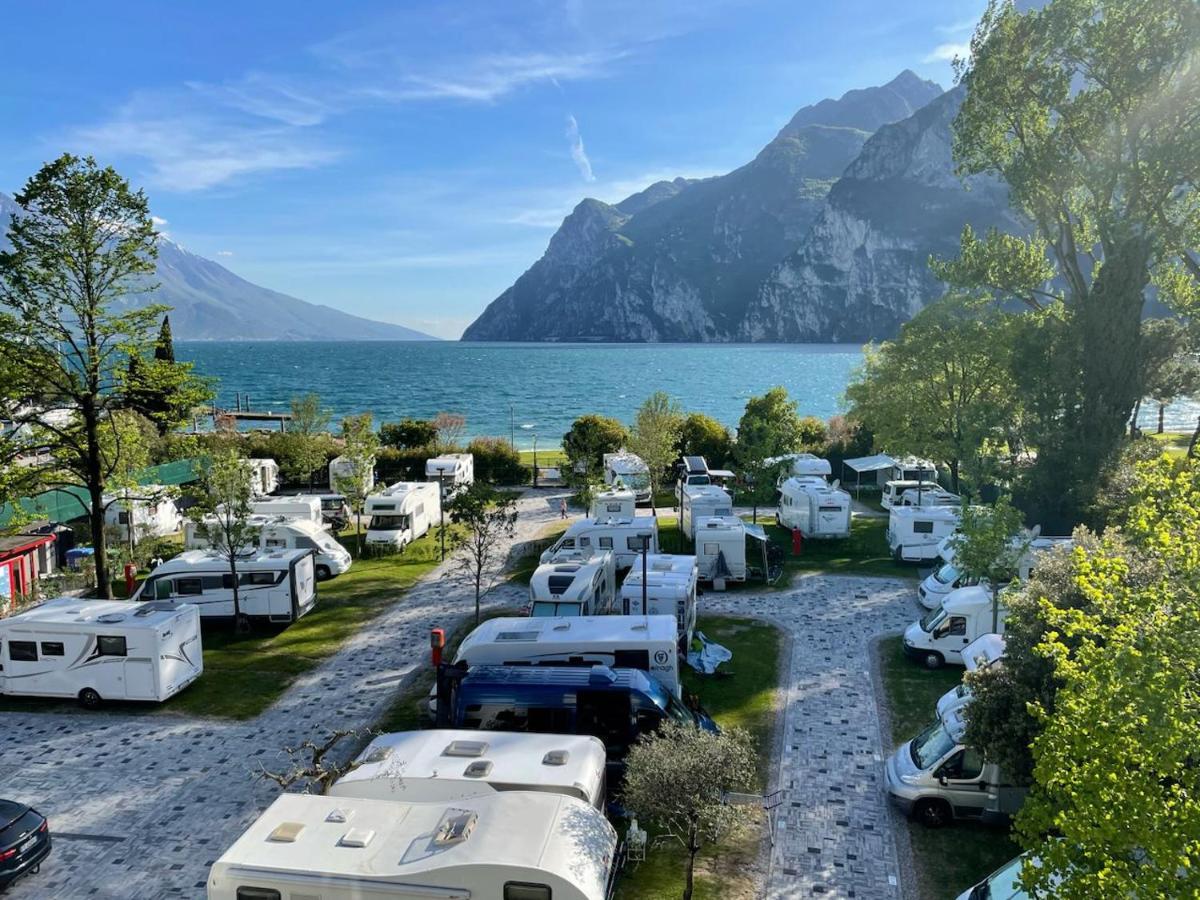 Al Lago Camping & Rooms Riva del Garda Exterior foto