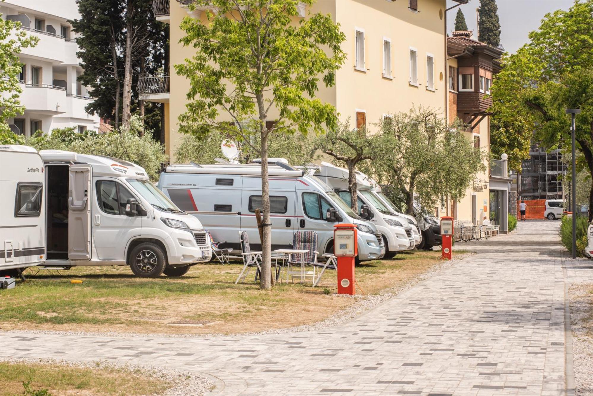 Al Lago Camping & Rooms Riva del Garda Exterior foto