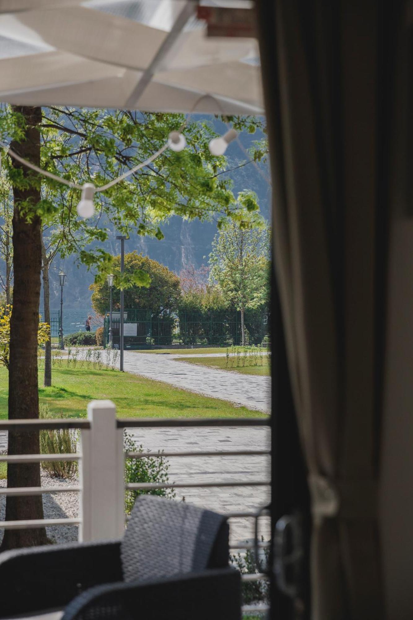 Al Lago Camping & Rooms Riva del Garda Exterior foto